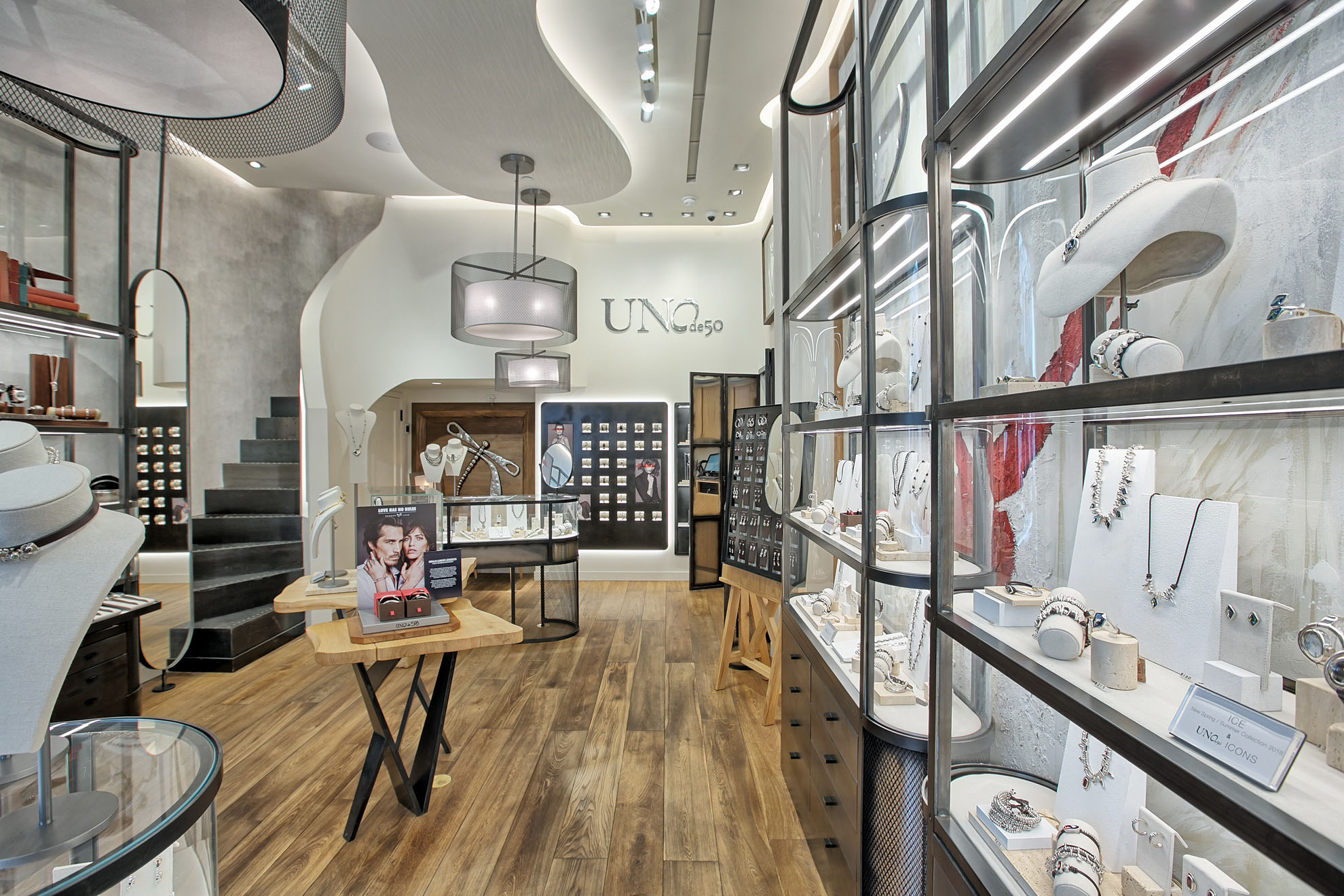 UNO de 50  123 Prince St