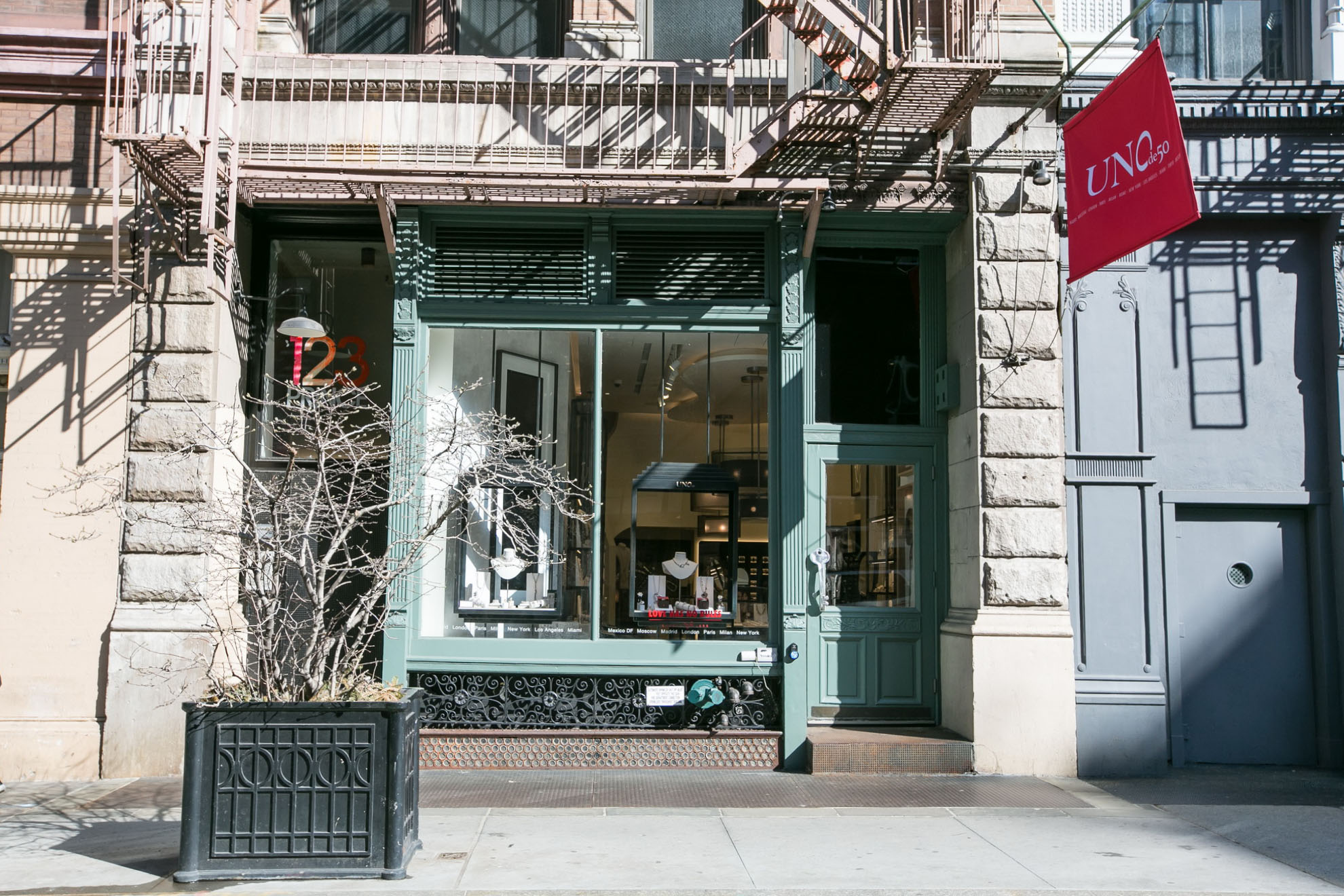 UNO de 50  123 Prince St